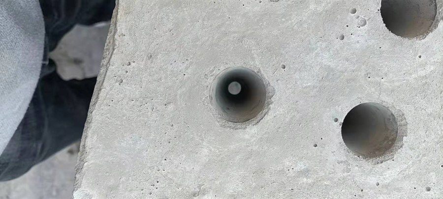 Close-up of a cast-in nozzle socket opening in the filter plate