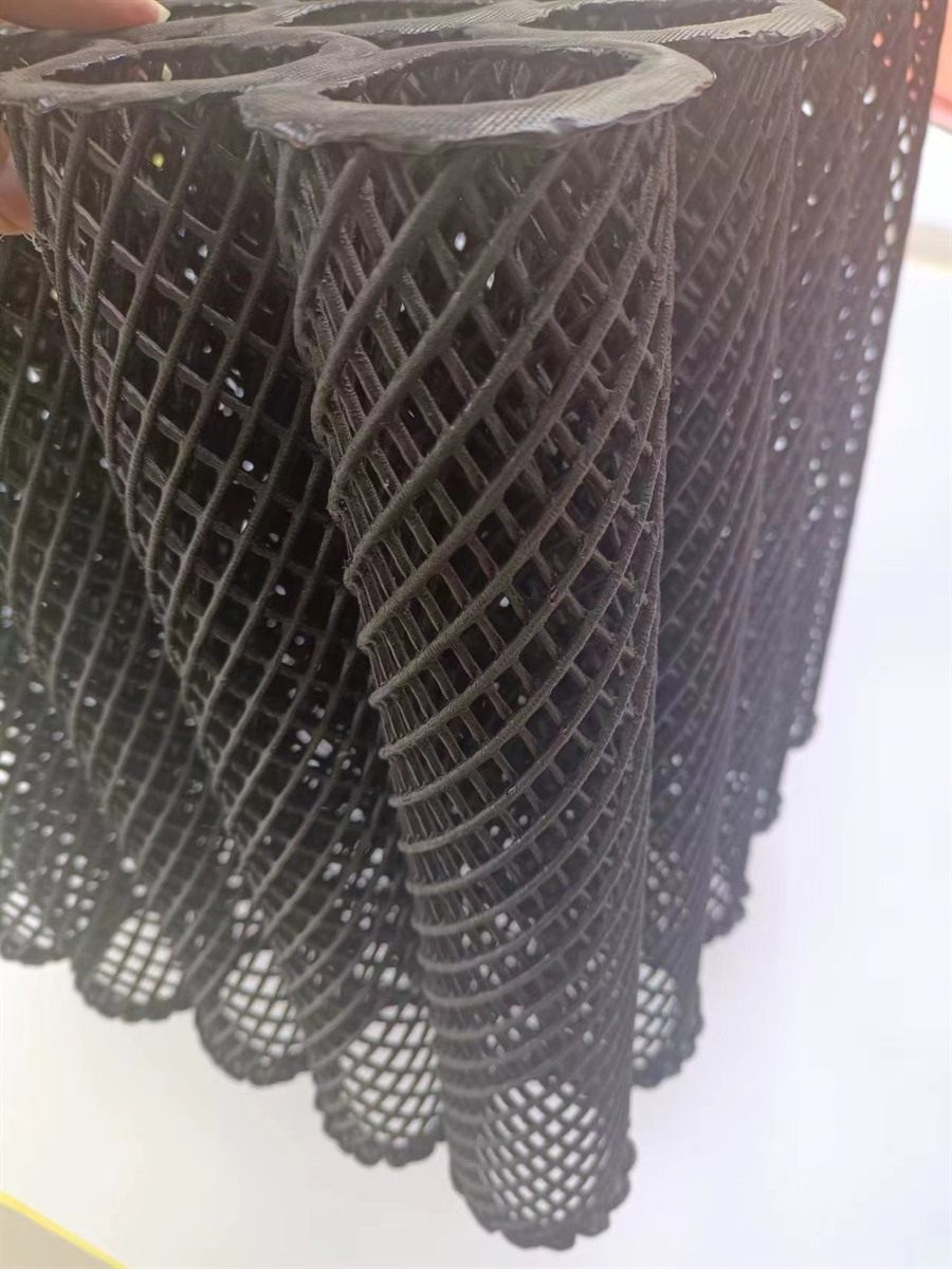 Close-up of the diamond mesh of a degassing packing cylinder