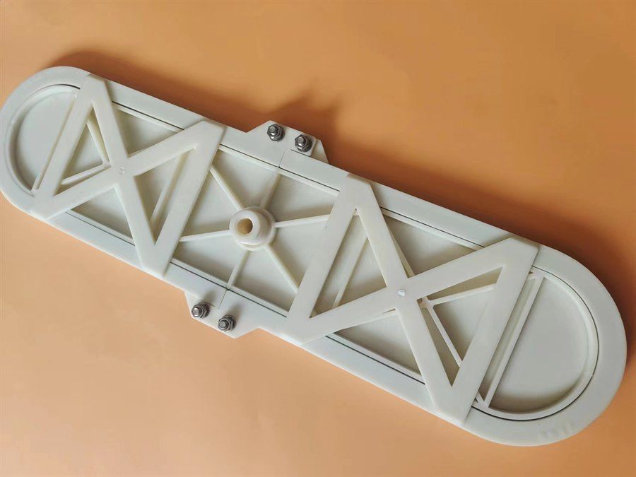 Ribbed support plate and air inlet hub on the back of the plate aerator