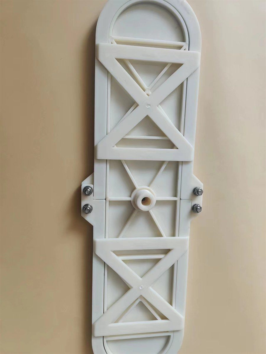 Back of the plate aerator showing the triangular rib skeleton